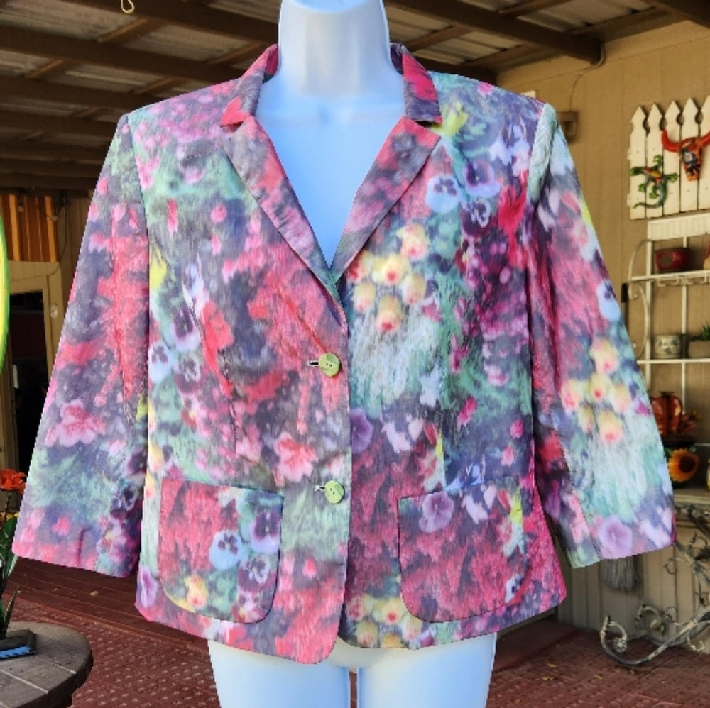 Peter Nygard Jacket with 3/4 length sleeves, size 10, Mid Hip Length